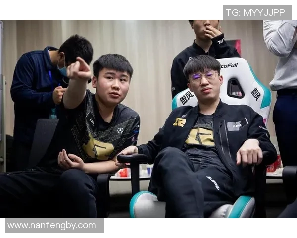 S15LOL比赛中FPX配合引发DOTA2圈内热议与争议分析